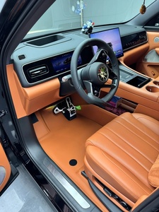 Bentley a amélioré son intérieur avec des housses de siège personnalisées haut de gamme, imperméables et ignifuges, et des tapis de sol pour voiture. - Product Image 1