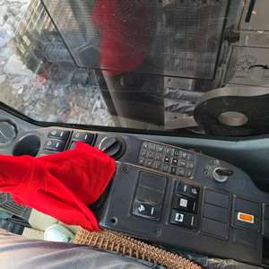 Harga Rendah Jam Kerja Rendah 30 Ton Excavator Bekas Volvo EC300 EC300D Crawler Mesin Deutz Hidrolik Kawasaki - Product Image 6