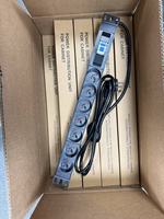 PDU Premium de 1U y 19 Pulgadas con 7 Tomas Tipo Francés, Interruptor de Circuito de 1P y Enchufe Europeo para Gabinetes de Red y Centros de Datos