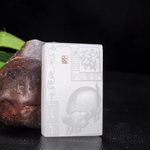 บลูส์ขายส่งโลโก้ที่กำหนดเองสร้อยคอ<span class=keywords><strong>ราศี</strong></span>หยกสี่เหลี่ยมธรรมชาติจี้<span class=keywords><strong>ราศี</strong></span>สัตว์จีนสำหรับเครื่องประดับฮวงจุ้ย - Product Image 2