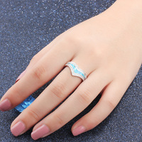 Bague Chevron en Argent Sterling avec Opale Bleue, Bague Chevron en Argent Massif avec Opale Bleue