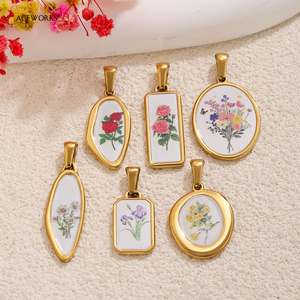 Herbarium d'Or |   Pendentif botanique en acier inoxydable plaqué or 18K PVD, breloques en forme de fleurs |   Imperméable, hypoallergénique, sans ternissement - Product Image 2