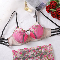 Ensemble de Lingerie Luxe 2025 en Dentelle Transparente et Satin avec Bretelles à Bordure Florale, Jarretière Ajustable et Accents Noir-Rose pour Femme