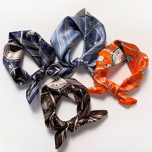 थोक 2022 नए डिजाइन 100% रेशम छोटे वर्ग गर्दन टाई स्कार्फ लक्जरी घोड़े मुद्रित महिलाओं के हल्के 21 इंच रेशम गर्दन - Product Image 1