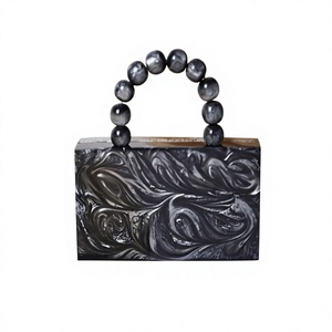 Pochette élégante en résine avec poignée perlée, forme rectangulaire, fermeture à rabat, pour soirée, sac en résine - Product Image 1