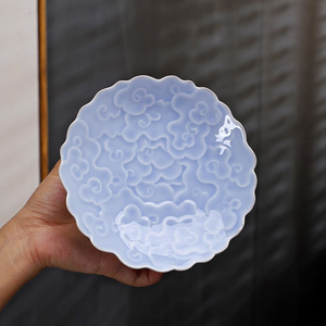 Assiette à fruits en céramique rétro chinoise à pied haut, forme irrégulière, en porcelaine faite à la main pour la décoration de la maison et des fêtes - Product Image 2
