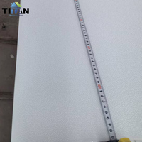 Plaques de plafond en PVC antibactériennes et ignifuges 600x600mm, panneaux de plâtre acoustiques stratifiés vinyle pour projets de bureaux et hôpitaux