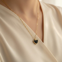 Collier tendance en acier inoxydable avec pendentifs multiples en forme d'étoile et de cœur, plaqué or 18 carats, orné de perles