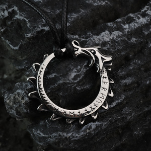Collar con colgante de dragón para hombre de acero inoxidable estilo nórdico retro de Yunnique con diseño de runas vikingas para regalo. - Product Image 4