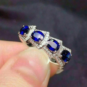 Anello con pietra blu intenso per donna, gioiello da dito vintage elegante e scintillante, accessorio di moda per tutti i giorni e per feste - Product Image 2