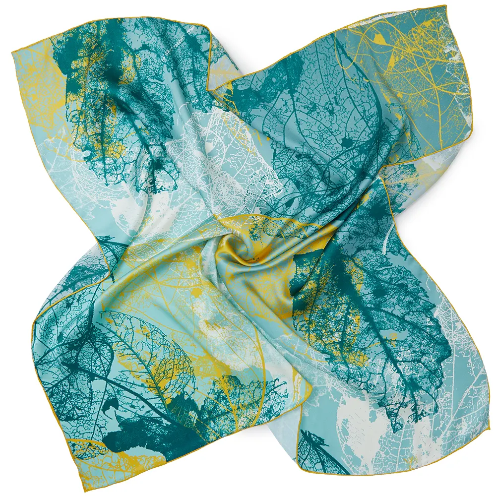 スカーフメーカー卸売秋秋デザイナー新しい正方形シルクスカーフ森の木カラフルな印刷女性バンダナ
