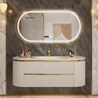 Meuble-lavabo mural de salle de bain moderne de luxe incurvé et cannelé, personnalisé pour la vente en gros, avec vasque intégrée et armoire miroir ovale à LED