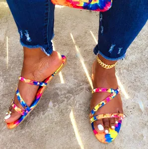 China Factory Cheap Wholesale Slides Women Shoes Summer Sun Flower Print Rainbow Colorful Rivet Sandal Big Size Open Toe Slipper