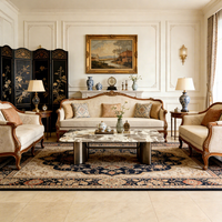 Table basse moderne minimaliste avec plateau en marbre et base en métal, style italien élégant et luxueux pour villa