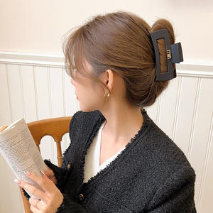 大型 ブラック シャーククリップ ヘアクリップ ヘッドドレス 女性向け 気品あふれる後ろ髪 ボリュームアップ - Product Image 4