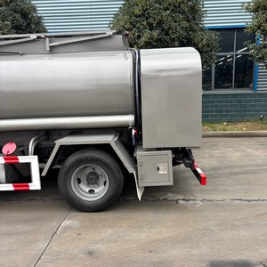 Camion-citerne à carburant mobile FOTON Aumark 4x2 5000L de qualité supérieure, citerne à diesel avec distributeur gradué pour usage industriel - Product Image 4