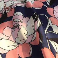 Tissu en satin doux à fleurs Tissu personnalisé en polyester spandex imprimé de fleurs en satin pour la couture de tissu pour femmes