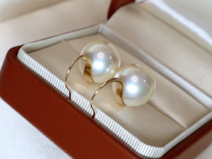 Orecchini a Cerchio di Lusso in Oro Massiccio 18K con Diamante Naturale 0,206ct e Perla Dorata dei Mari del Sud 13,5-14mm per Matrimoni - Product Image 5