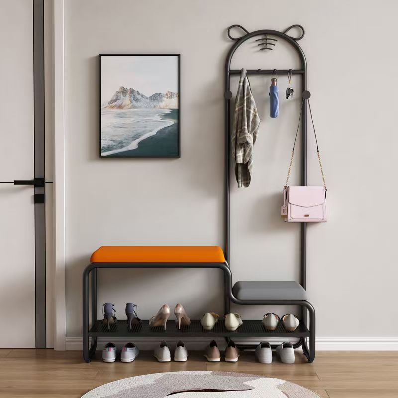 Cintre en cuir noir, orange et gris