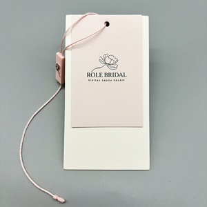 เชือกแขวนป้ายเสื้อผ้าแบบกำหนดเองที่เป็นมิตรกับสิ่งแวดล้อม พร้อมป้ายกระดาษพิมพ์โลโก้ตามสั่ง สำหรับกระเป๋าและรองเท้า - Product Image 2