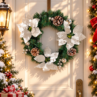 Karangan Bunga Natal PVC Artifisial Grosir dengan Poinsettia Perak, Buah Pinus, dan Buah Berry untuk Dekorasi Pintu Natal dan Liburan