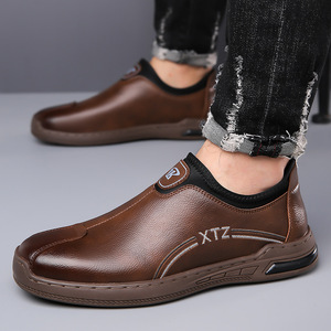Mocassins en cuir véritable pour hommes Xtz, à bout rond, semelle en caoutchouc souple, chaussures de conduite décontractées pour les pères d'âge moyen - Product Image 2