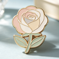 Badge en métal émaillé dur plaqué or, design personnalisé, motif de dessin animé mignon, motif floral élégant, épingles de revers personnalisées, épingles pour chapeau