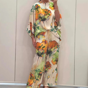 ชุดเซ็ต 2 ชิ้น แฟชั่นสำหรับผู้หญิง ลายดอกไม้ พิมพ์ลาย แขนค้างคาว ผ้าซาติน ทรงหลวม ไม่มีปก สไตล์วินเทจ รักษ์โลก กางเกงขายาว - Product Image 4