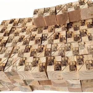 Blocs de bois de pin triangulaires 100x100x150 80x80x100 fumigés pour le renforcement du fret en conteneurs - Product Image 3