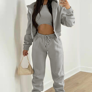 Conjunto de regalo IStapromo para mujer, de invierno, de tres piezas, con sudadera con capucha y cremallera, pantalones y camiseta, conjunto deportivo de malla bordada con forro polar. - Product Image 5