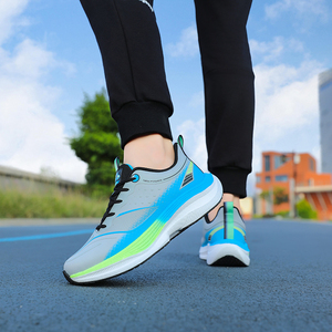 Ombrage anti-dérapant pour une stabilité accrue Sneaker en cuir imperméable - Product Image 4
