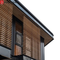 Persiana Vertical Moderna Rolansini de Aluminio para Exteriores, Tamaño Personalizado, con Lamas Fijas y Operación Manual
