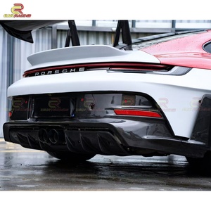 ชุดแต่งคาร์บอนไฟเบอร์แห้งสไตล์ GT3RS สำหรับ Porsche Carrera 992 911 ปี 2018-2024 ประกอบด้วยฝากระโปรง กันชนหน้า-หลัง สปอยเลอร์ และสเกิร์ตข้าง - Product Image 6
