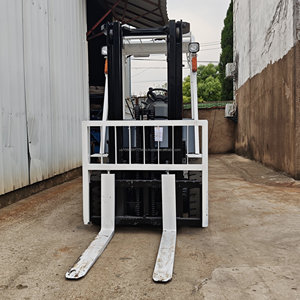 Montacargas TCM FD30 Usado en Excelentes Condiciones, 3 Toneladas, Diésel, Combustión Interna, Desplazador Lateral Hidráulico, Mástil de Dos Etapas, en Venta - Product Image 4