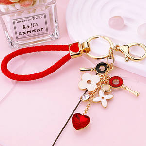 2025 Nueva fábrica al por mayor Moonlight Stone Tulip Car Girl Cute Bag colgante pequeño regalo al por mayor llavero de diamante de Metal - Product Image 4