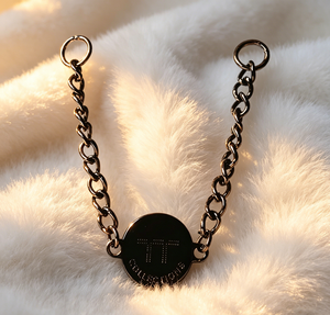 Etiquetas de Cadena para Cuello de Aleación de Zinc Grabadas Personalizadas con Logotipo de Marca para Cuellos de Prendas y Accesorios de Moda de Lujo - Product Image 1