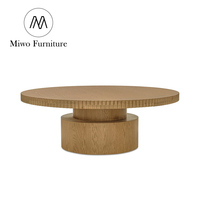 Table basse ronde moderne en chêne, table centrale en bois massif à bord cannelé, table basse en bois avec base cylindrique pour salon