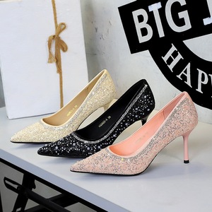 Escarpins élégants pour femme à talons hauts, à bout pointu, à décolleté peu profond, ornés de paillettes et de perles, à enfiler, sans bride - Product Image 5