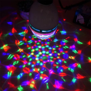 <span class=keywords><strong>Led</strong></span> ma thuật âm nhạc bóng E27/B22 RGB màu pha lê bóng <span class=keywords><strong>3W</strong></span> ánh sáng sân khấu 360 xoay Câu lạc bộ VŨ TRƯỜNG bên đèn IP20 ánh sáng chiếu - Product Image 1