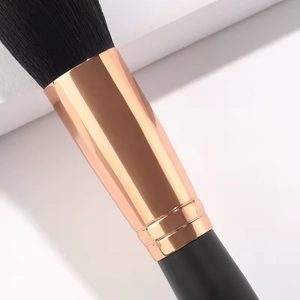 Vente en gros de pinceaux de maquillage à manche UV emballés individuellement avec image de marque et motifs haute <span class=keywords><strong>couture</strong></span> pour l'application de correcteur de visage - Product Image 6
