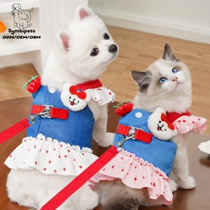 Ensemble Harnais et <span class=keywords><strong>Robe</strong></span> pour Animaux de Compagnie Motif Ours Fraise Adorable, en Denim Respirant, Anti-Traction, Ajustable, pour Chiens et Chats, Jupe pour Chiots - Product Image 1