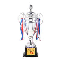 Coupe de trophée de couleur personnalisée de 43.5cm à 60cm avec impression de base noire de haute qualité et grande tasse de trophée de football populaire plaquée