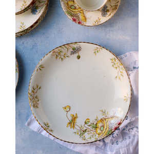 Service à thé Gabriella P. Yellow Anemone Trio, collection élégante de tasses et soucoupes - Product Image 5