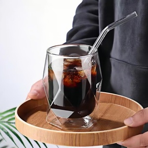 Bicchiere Isolante in Vetro Borosilicato a Doppia Parete con Motivo Natalizio Vittoriano, Taglio Diamante, Soffiato a Mano per Caffè - Product Image 4