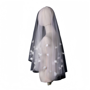 Voile de mariée floral 3D enchanté-Fleurs sculptées à la main avec tulle flottant - Product Image 5