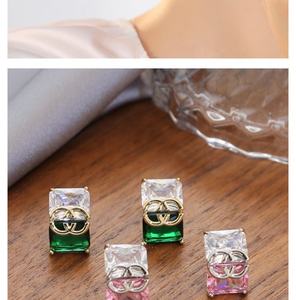 Boucles d'oreilles clous en zircon plaqué or cuivre de luxe pour femmes, forme géométrique tendance, design haut de gamme - Product Image 5