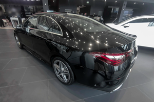 2024 M.ercedes-Benz <span class=keywords><strong>E350</strong></span> Sedan Facelift II Caja de cambios automática con volante a la izquierda Motor Turbo Combustible híbrido R18 Neumáticos Asientos de cuero - Product Image 5