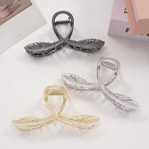 Grandes <span class=keywords><strong>pinces</strong></span> à cheveux 11.5cm à double plumes en relief Pince à cheveux en alliage de zinc Barrettes épingles à cheveux requin pour queue de cheval fille - Product Image 3