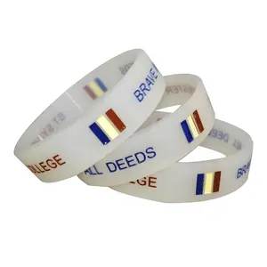 Carving Wrist Band debossed preencher Logotipo Personalizado Promoção Tinta Injetado Fotossensível Silicone Pulseira Pulseira De Borracha