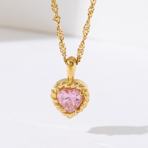 Kalung Liontin Cinta Berbentuk Hati Pink Korea dengan Desain Zirkon, Rantai Baja Anti Karat Berlapis Emas 18K - Product Image 4
